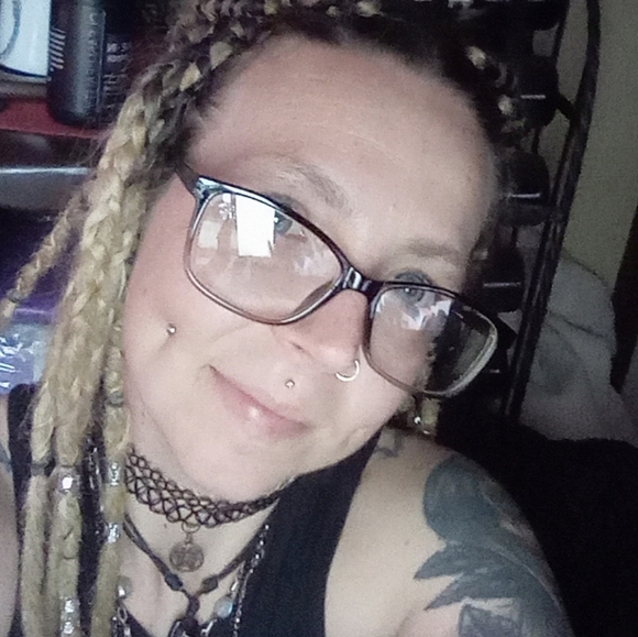 Meet your Posher, Malarie - Picture 3 of 4